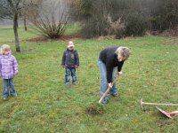 Bäumle setzen bei Carina und Thomas 2011