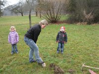 Bäumle setzen bei Carina und Thomas 2011