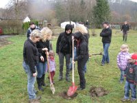 Bäumle setzen bei Carina und Thomas 2011