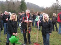 Bäumle setzen bei Carina und Thomas 2011