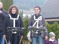 Bäumle setzen bei Carina und Thomas 2011