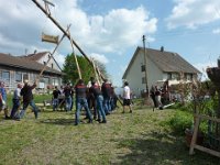 Maienstellen bei Martina und Martin